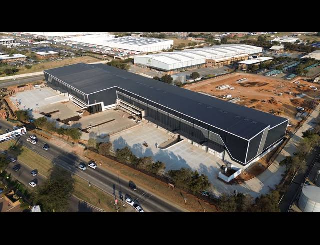 13,000M² WAREHOUSE TO LET IN LOUWLARDIA